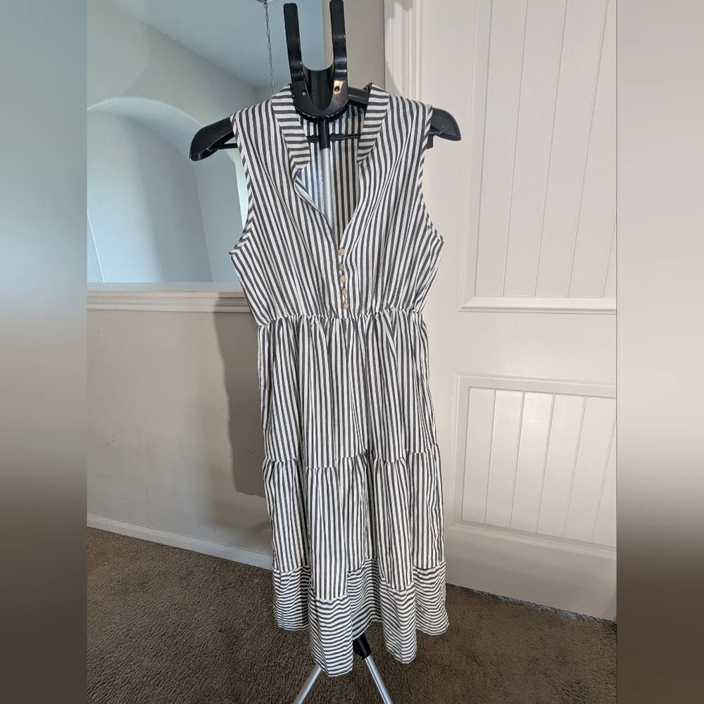 Striped Sleeveless Tiered Midi Dress – Black/White – Women’s M - Picture 7 of 7